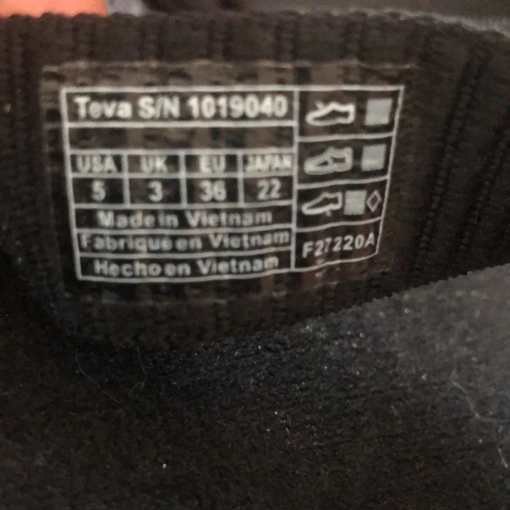 Kids Teva foam insole sandals‎ size 5